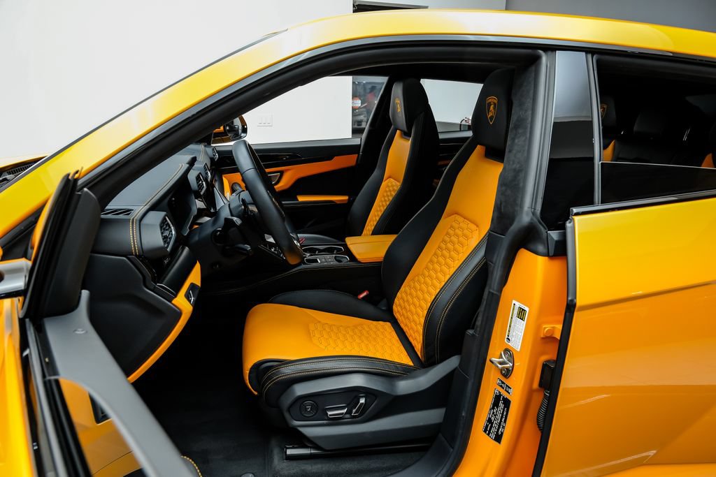 Used 2022 Lamborghini Urus AWD/4WD image 39