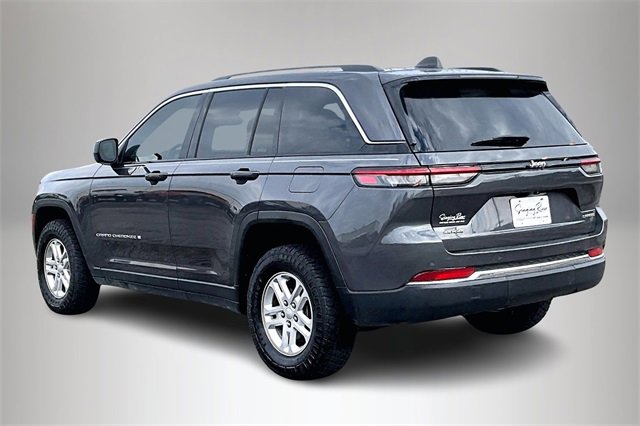 Used 2024 Jeep Grand Cherokee Laredo image 4