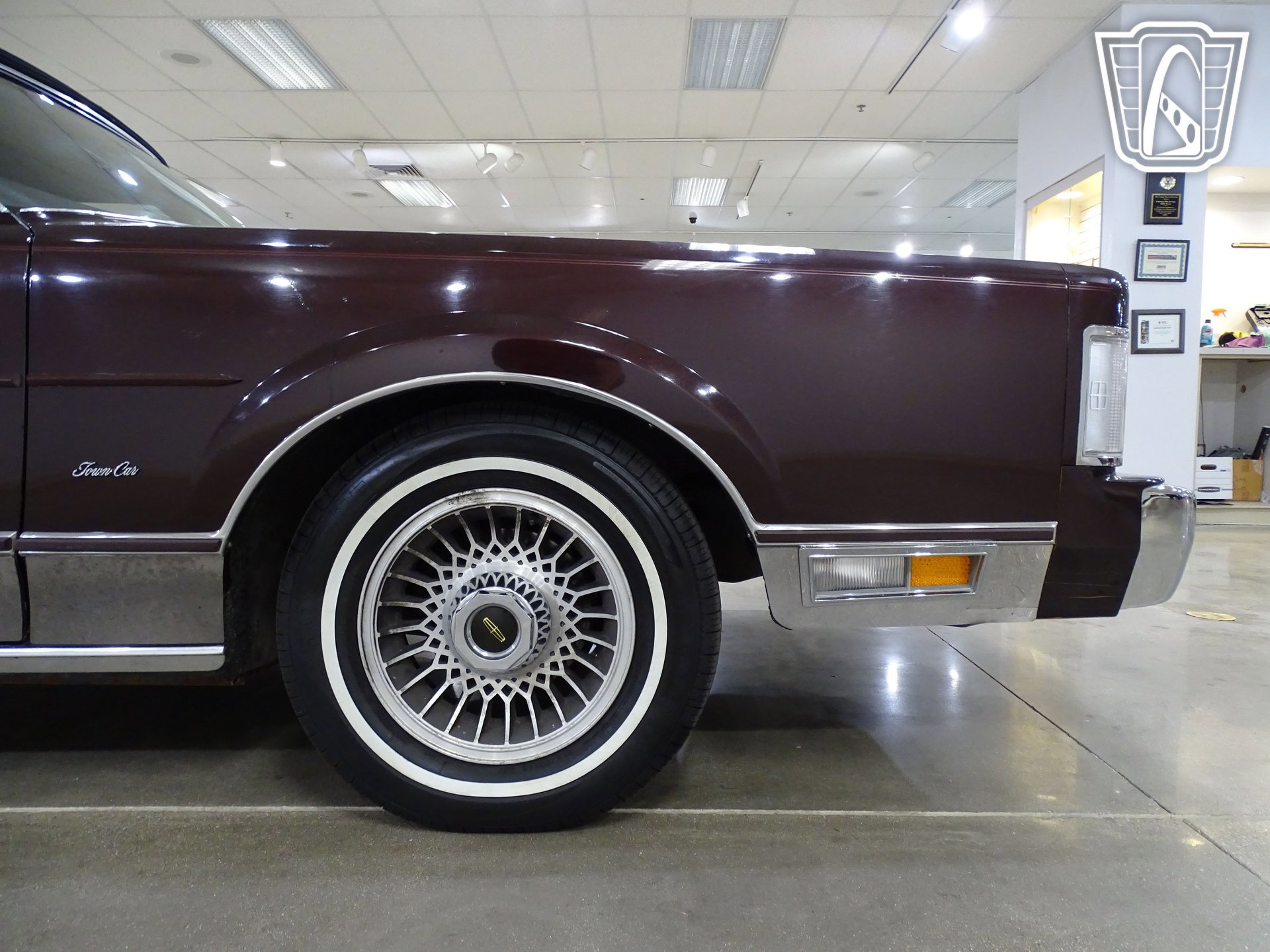 Used 1988 Lincoln Town Car RWD image 34