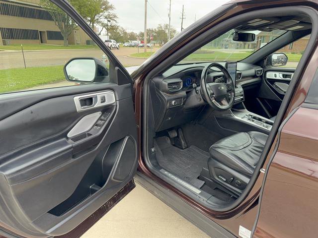 Used 2020 Ford Explorer Platinum w/ Premium Technology Package image 7