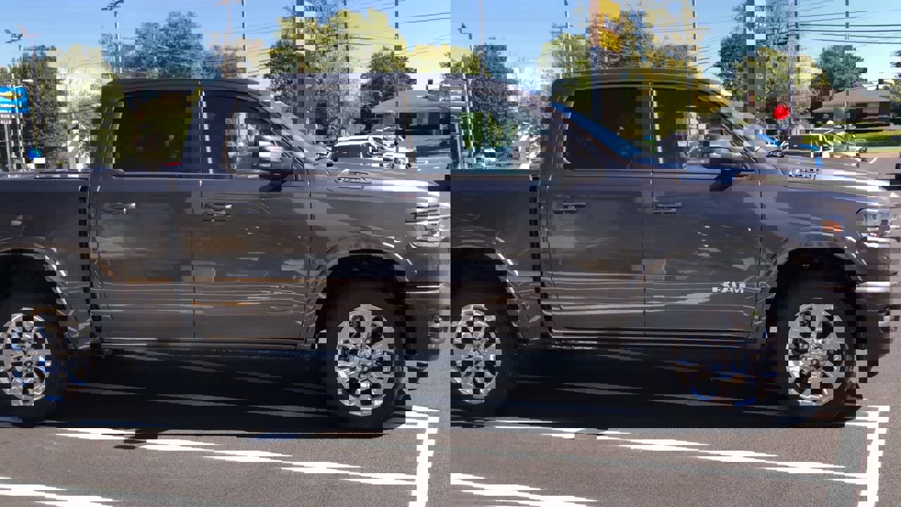 New 2026 RAM 1500 4x4 Crew Cab image 9