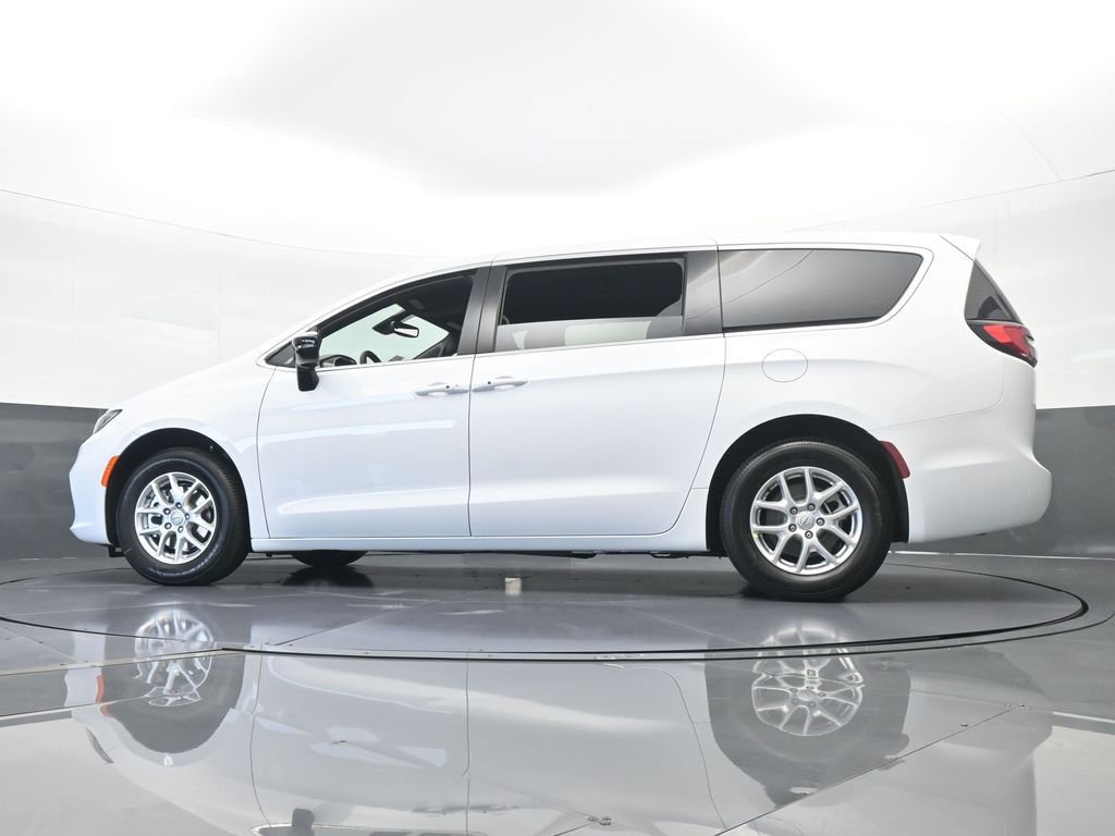 Used 2025 Chrysler Pacifica Select FWD image 53