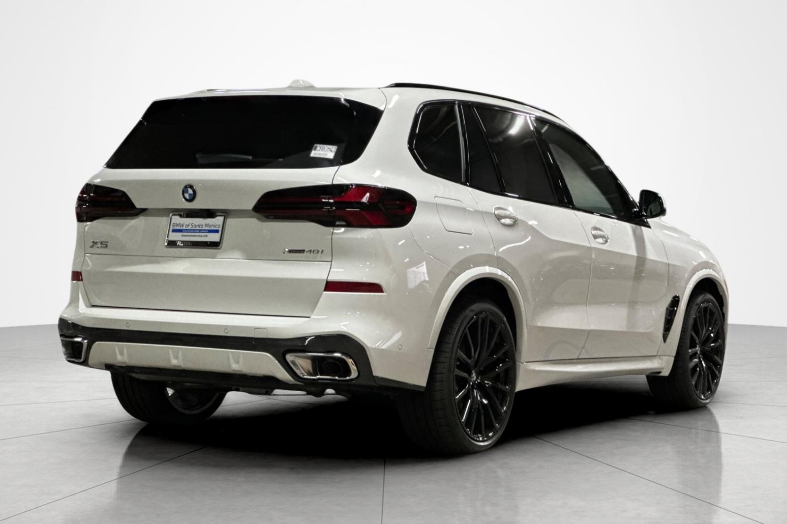 New 2026 BMW X5 xDrive40i w/ M Sport Package AWD/4WD image 5
