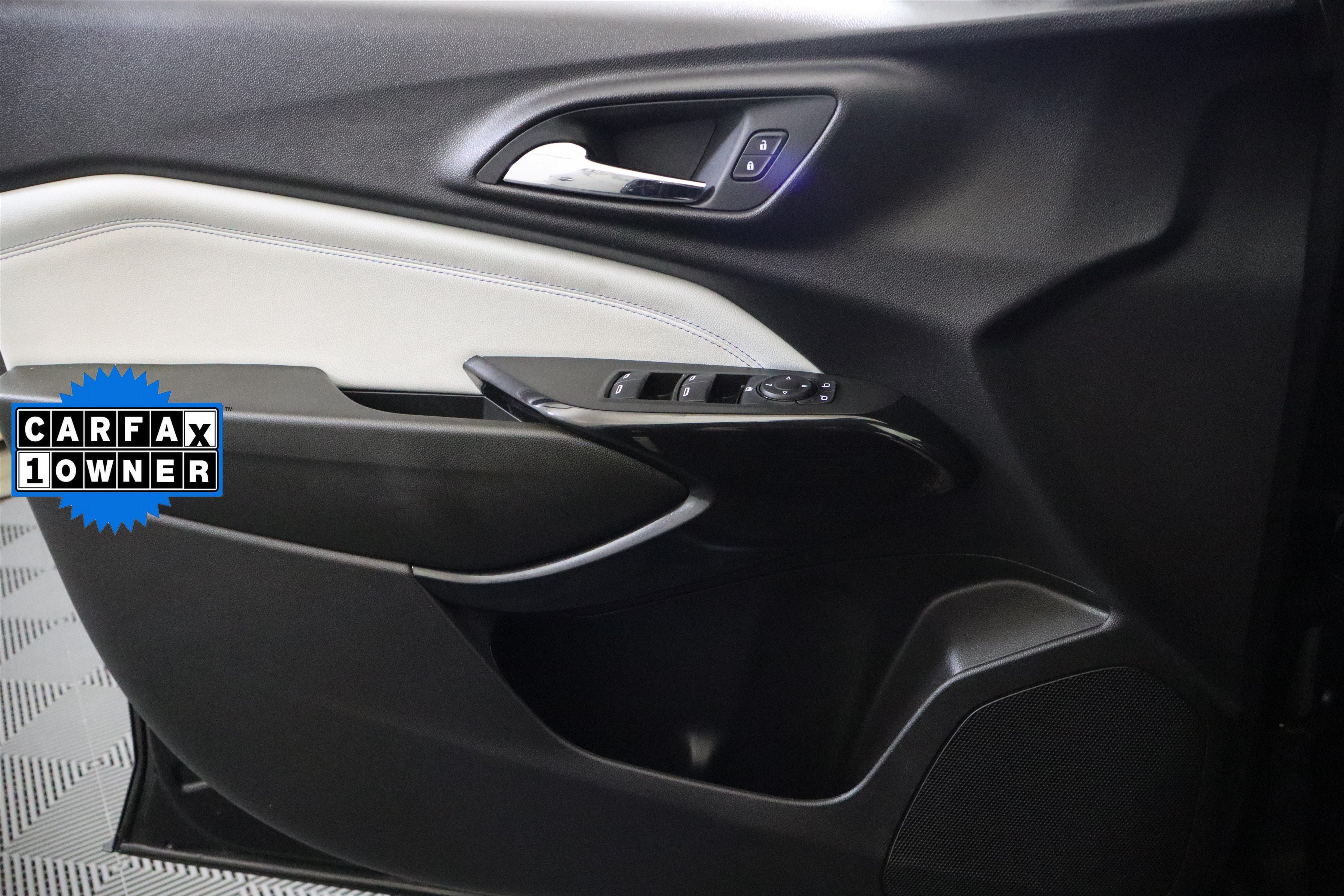 Certified 2025 Chevrolet Trax LT FWD image 35