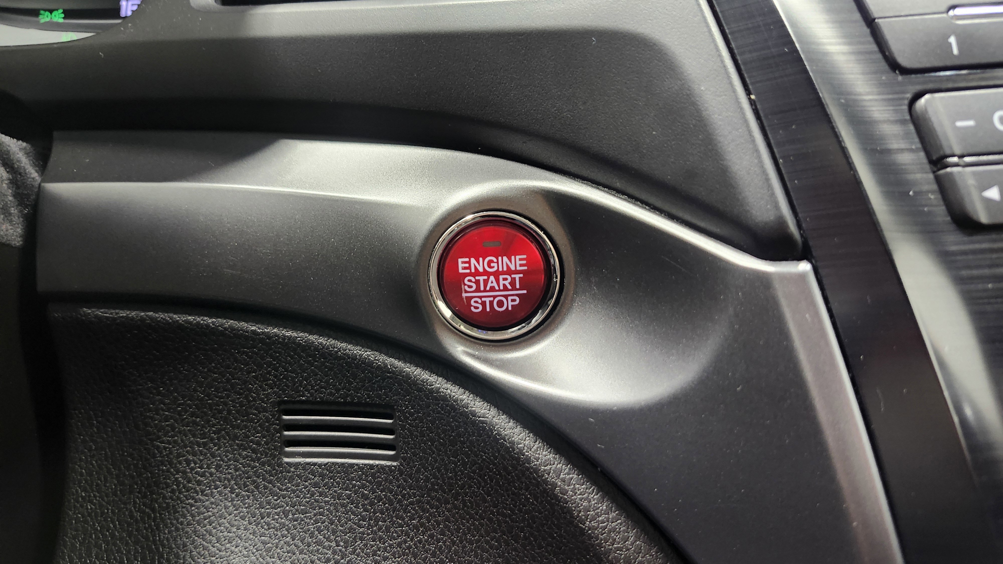 Used 2013 Acura ILX w/ Technology Package image 9