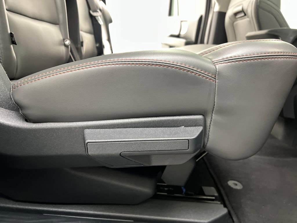 Used 2025 Ford Expedition Active image 17