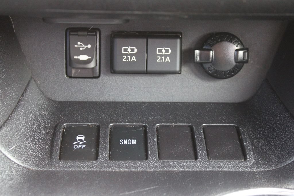 Used 2019 Toyota Highlander LE FWD image 34