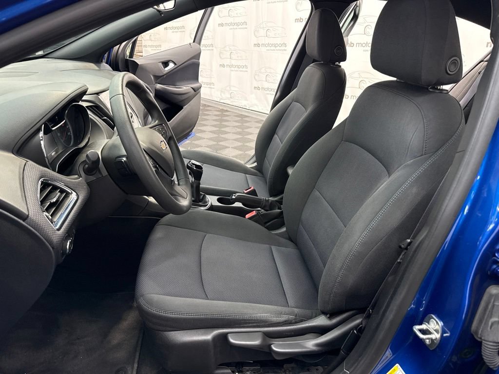 Used 2017 Chevrolet Cruze LT FWD image 13