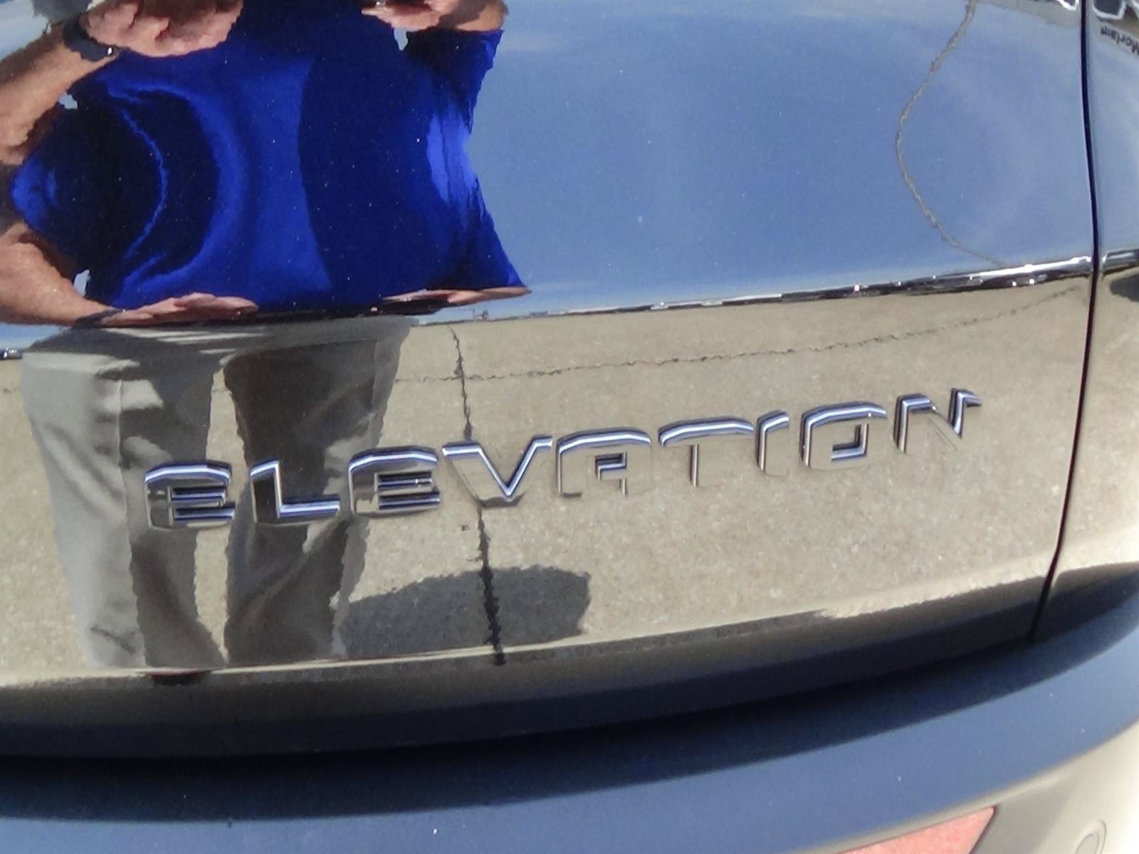 Used 2025 GMC Acadia Elevation FWD image 11