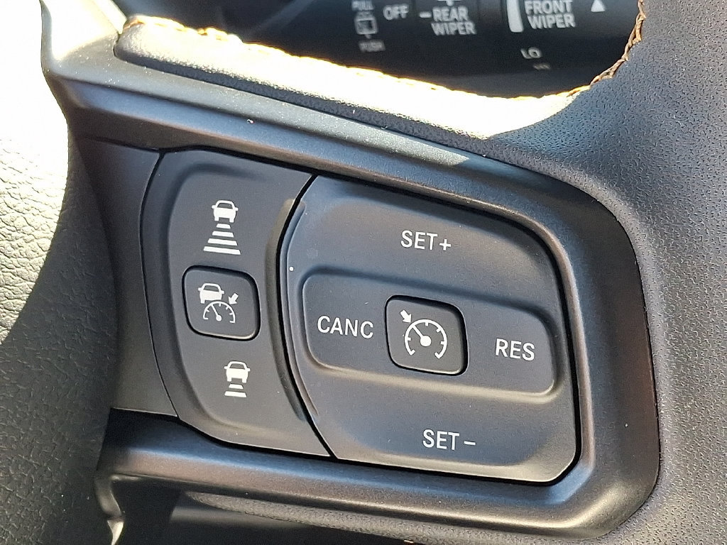 Used 2024 Jeep Wrangler Unlimited w/ Convenience Group AWD/4WD image 22