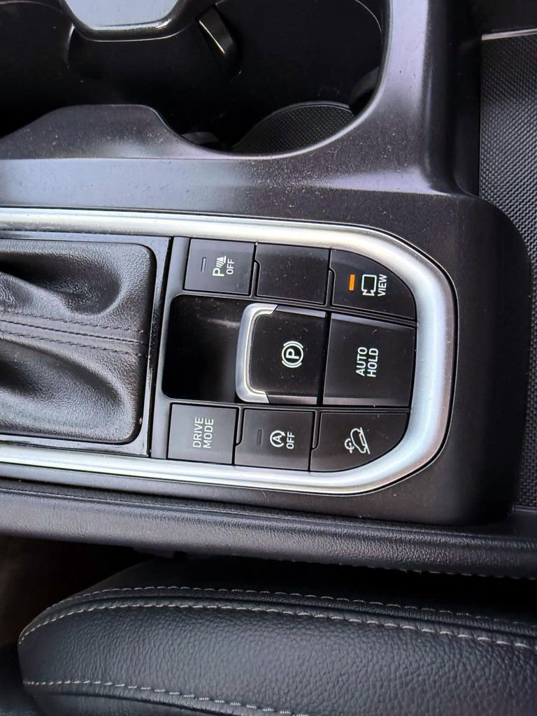Used 2020 Hyundai Santa Fe Limited image 20