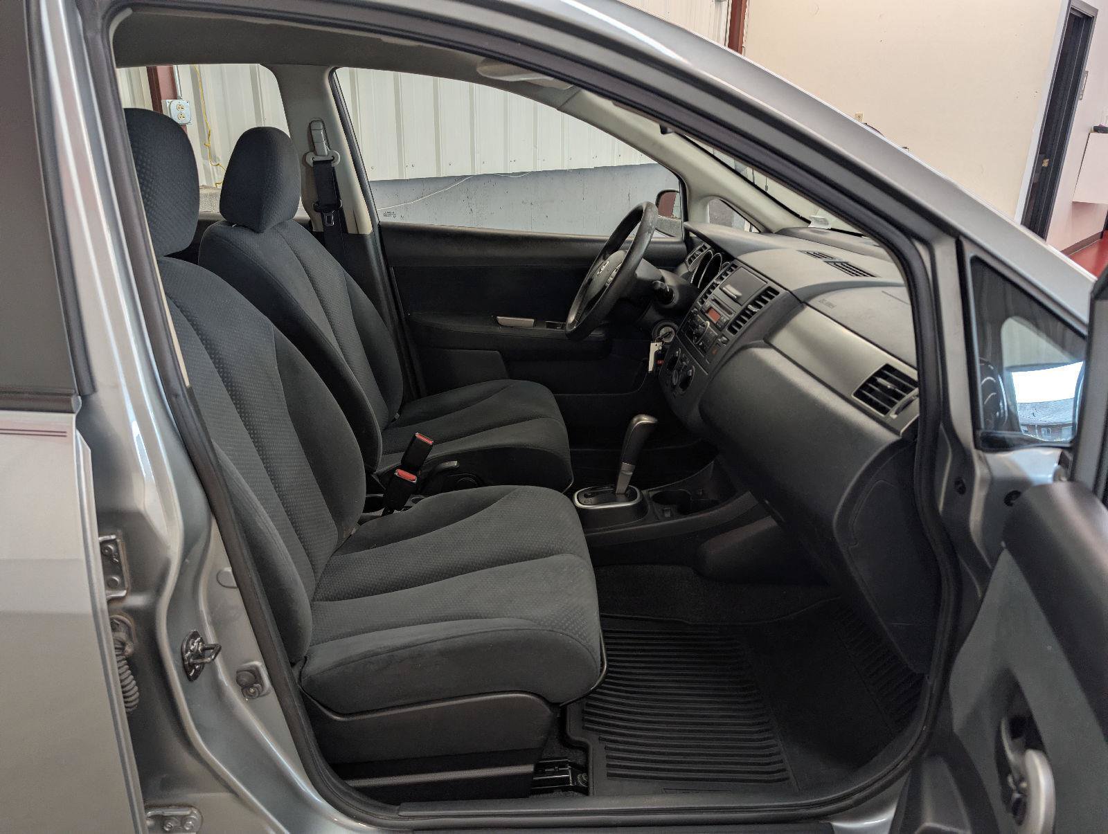 Used 2011 Nissan Versa 1.8 S w/ Plus Pkg FWD image 28