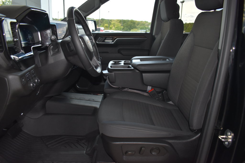 Used 2024 Chevrolet Silverado 1500 LT AWD/4WD image 4