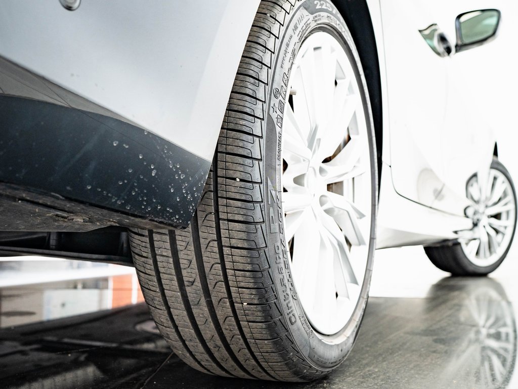 Used 2024 BMW 330i xDrive Sedan w/ Premium Package image 40