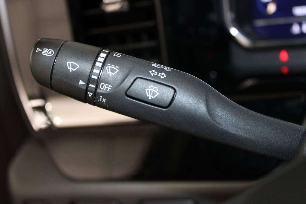 Used 2025 Chevrolet Silverado 1500 LT image 36