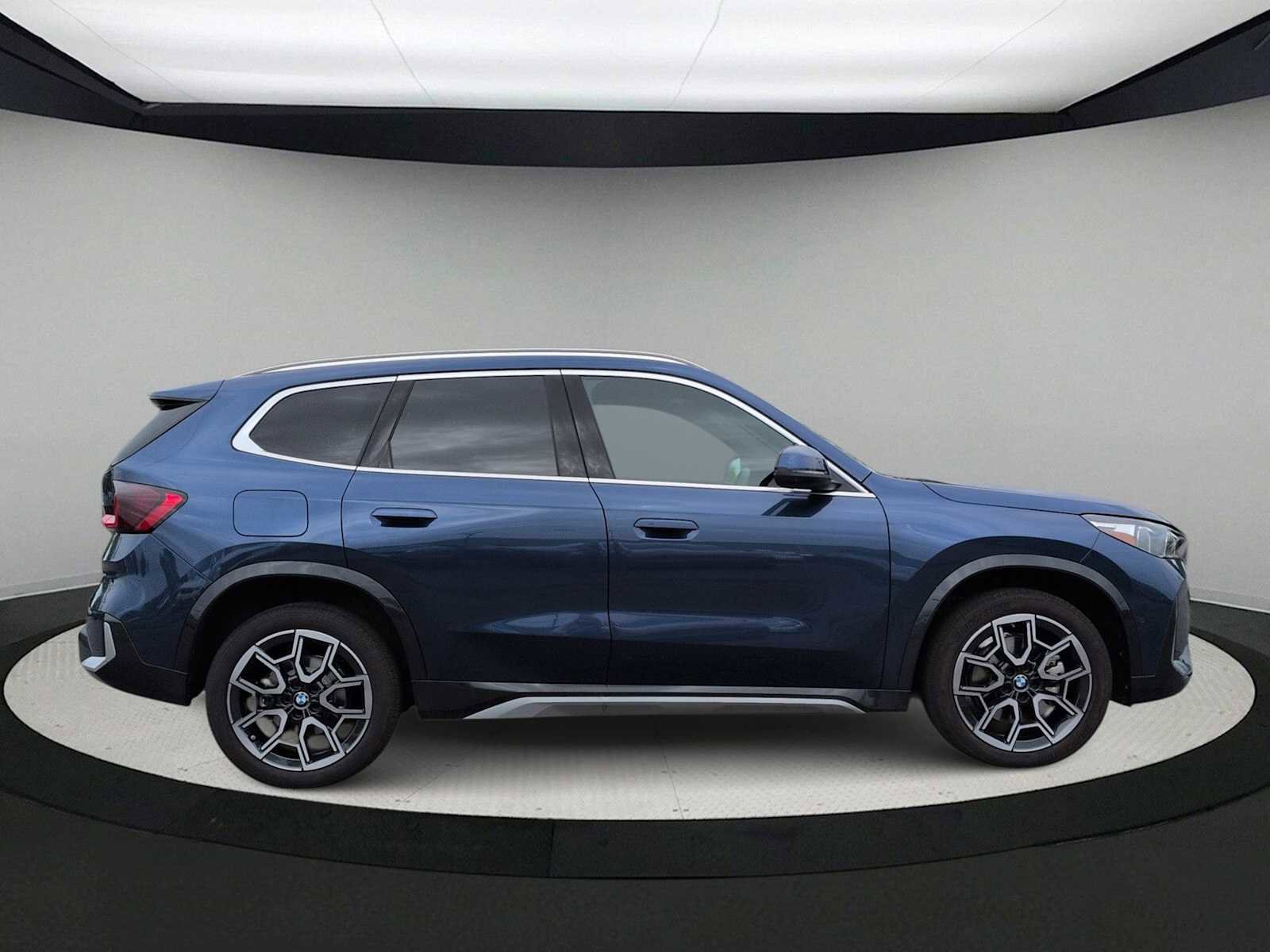 Used 2025 BMW X1 xDrive28i w/ Technology Package AWD/4WD image 9