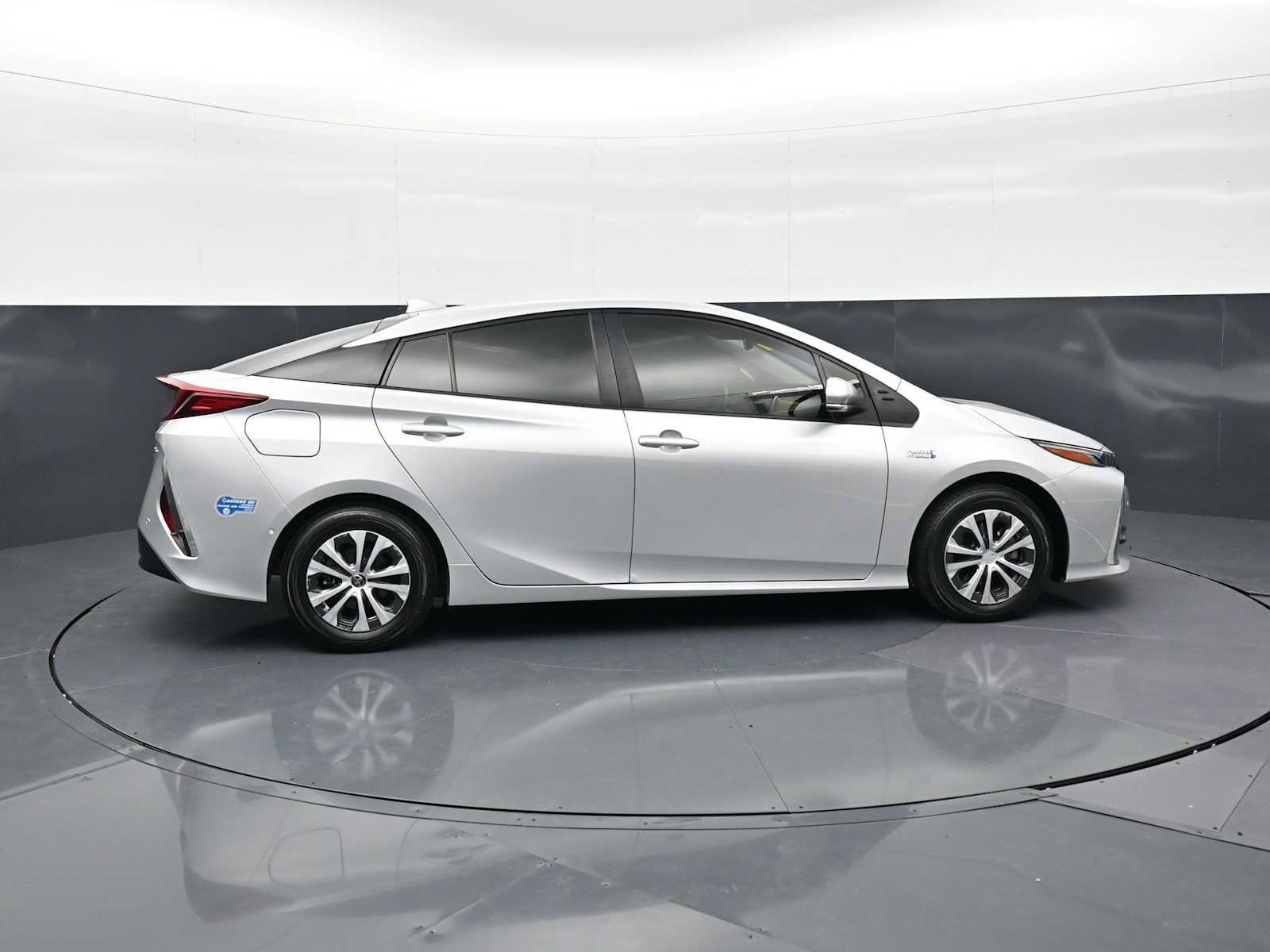 Used 2021 Toyota Prius Prime Limited image 4