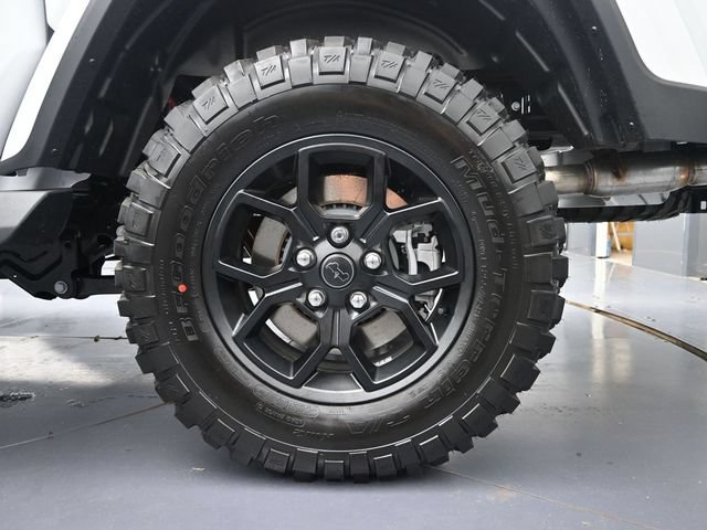 Used 2025 Jeep Gladiator Sport AWD/4WD image 13