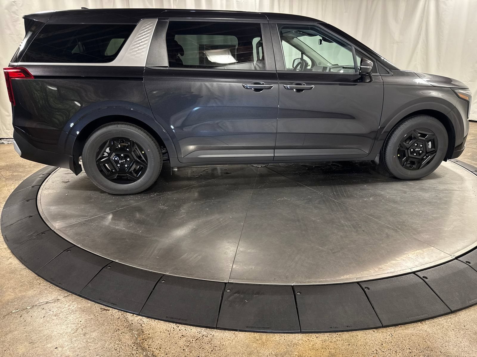 New 2026 Kia Carnival FWD image 6