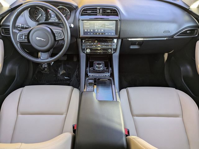 Used 2020 Jaguar F-PACE Premium image 14