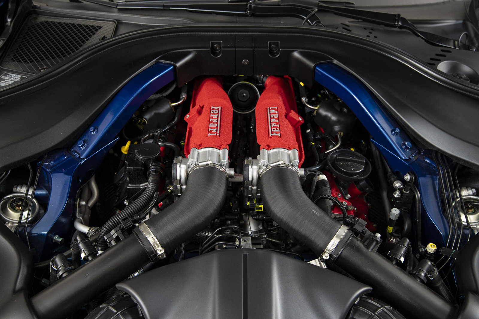 Certified 2025 Ferrari Roma Spider RWD image 36