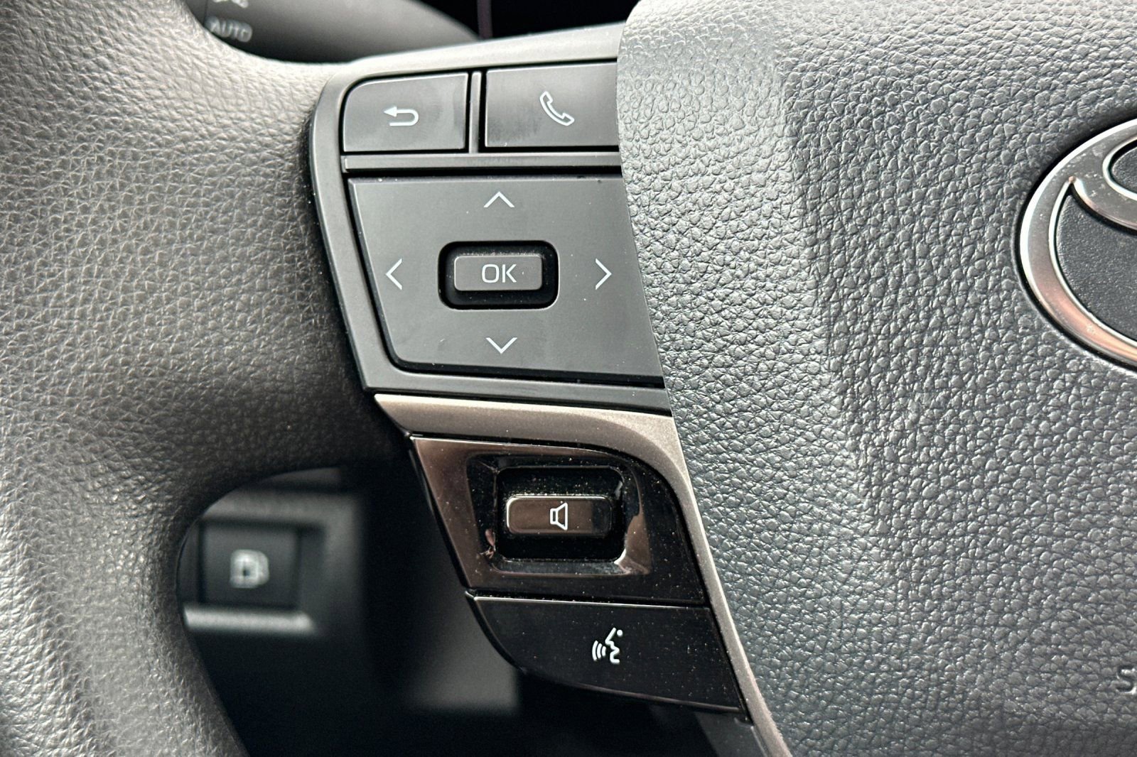 Used 2025 Toyota Camry LE image 25