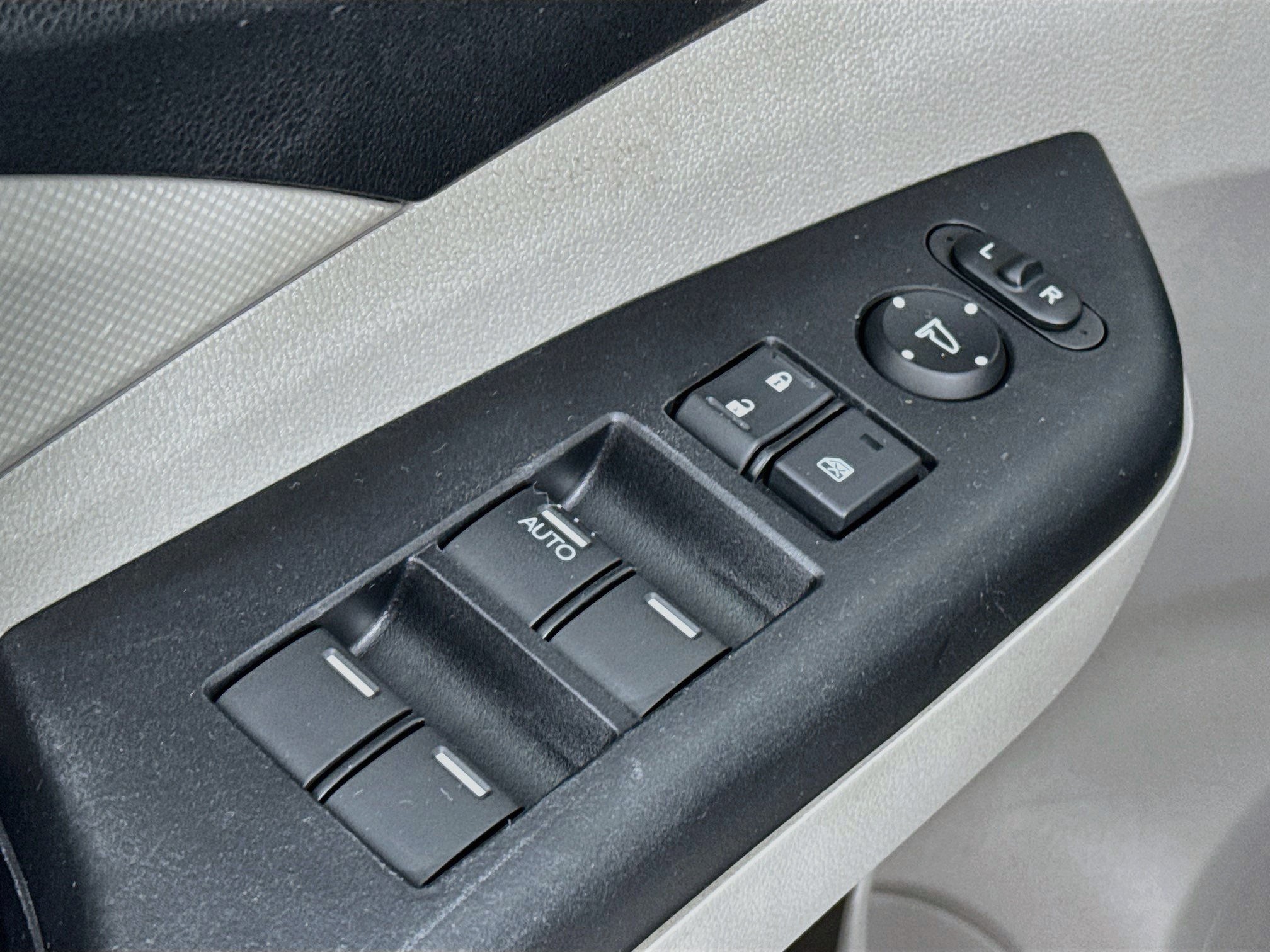 Used 2014 Honda CR-V LX image 17