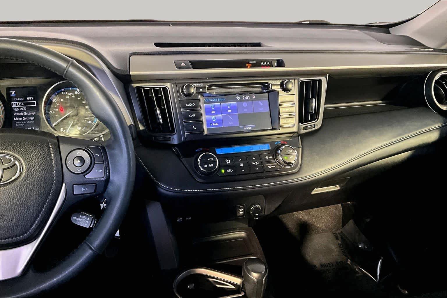 Used 2018 Toyota RAV4 XLE AWD/4WD image 7