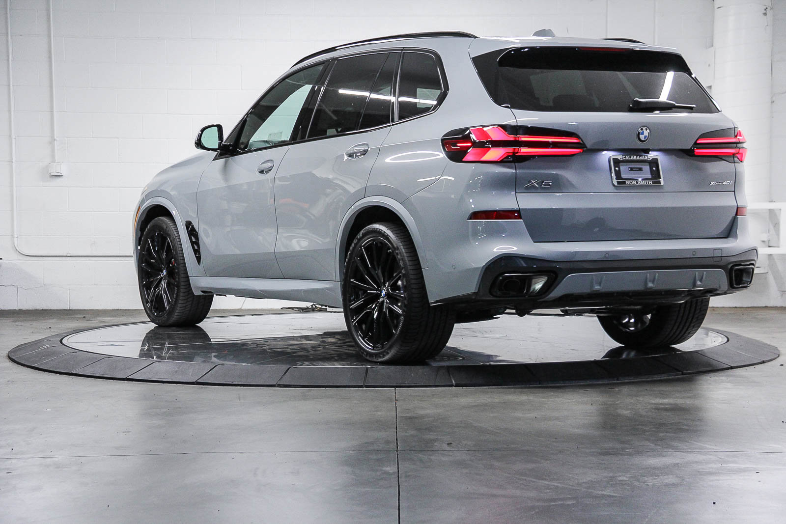 New 2026 BMW X5 xDrive40i w/ M Sport Package AWD/4WD image 4