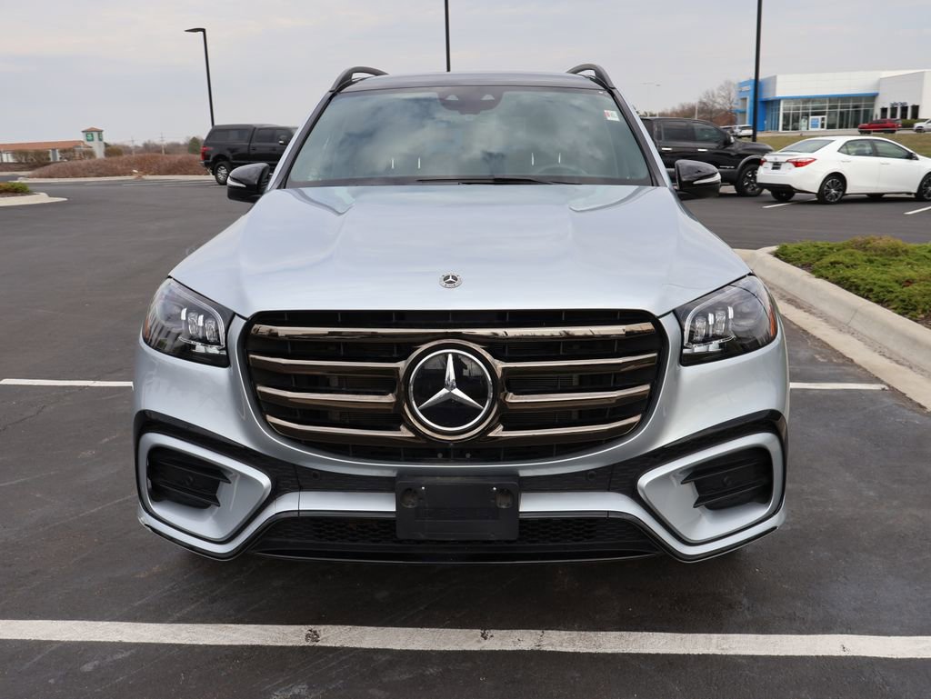 Used 2025 Mercedes-Benz GLS 450 4MATIC image 3