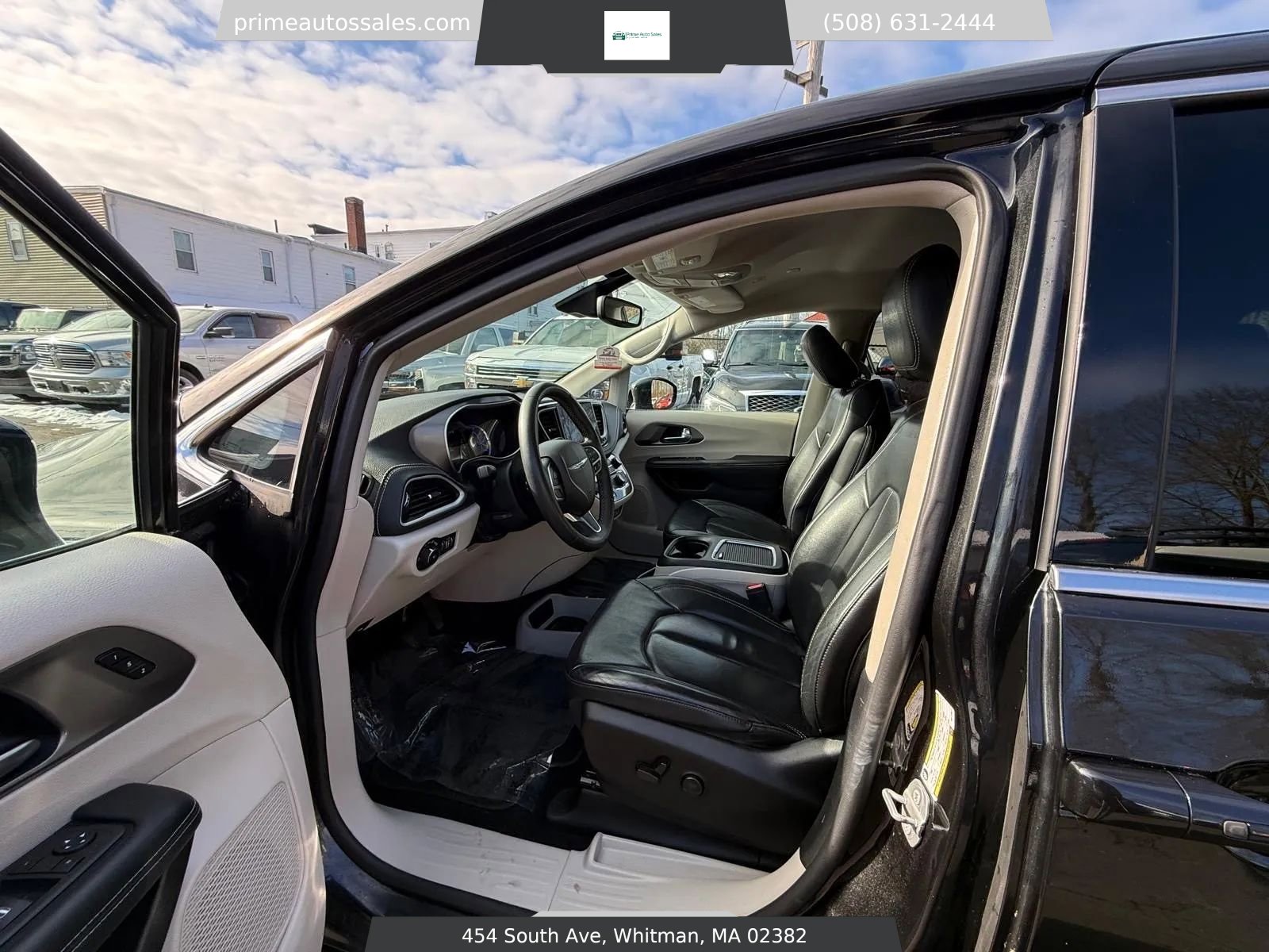 Used 2022 Chrysler Pacifica Touring-L image 38