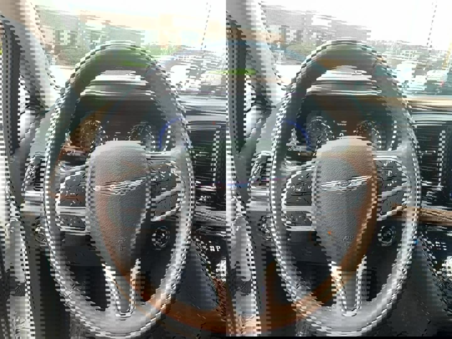 Used 2017 Chrysler Pacifica Limited w/ Tire & Wheel Group image 22