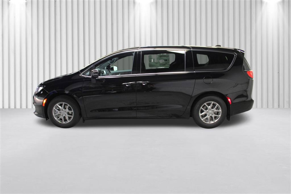 New 2026 Chrysler Voyager LX image 7