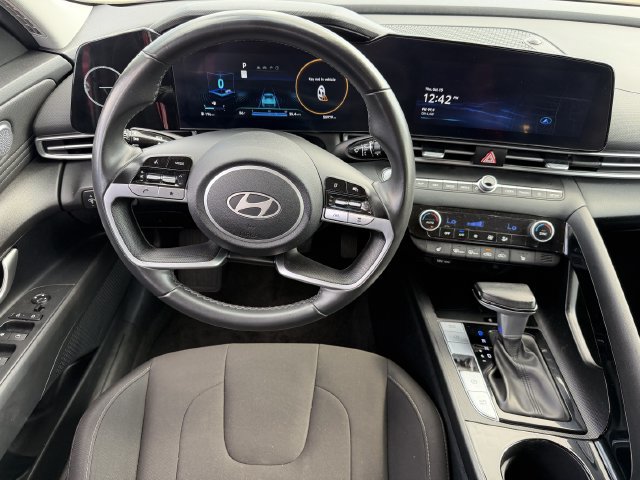 Used 2025 Hyundai Elantra SEL FWD image 10