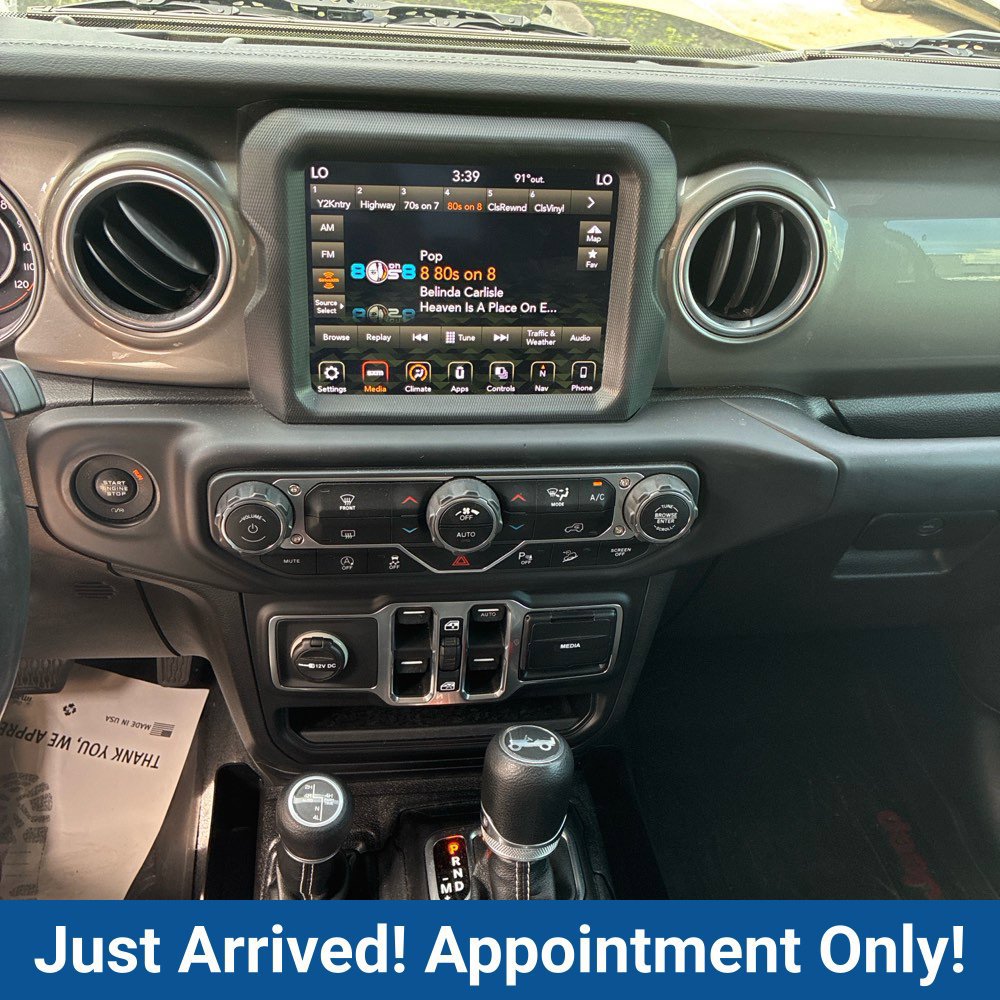 Used 2018 Jeep Wrangler Unlimited Sahara AWD/4WD image 10