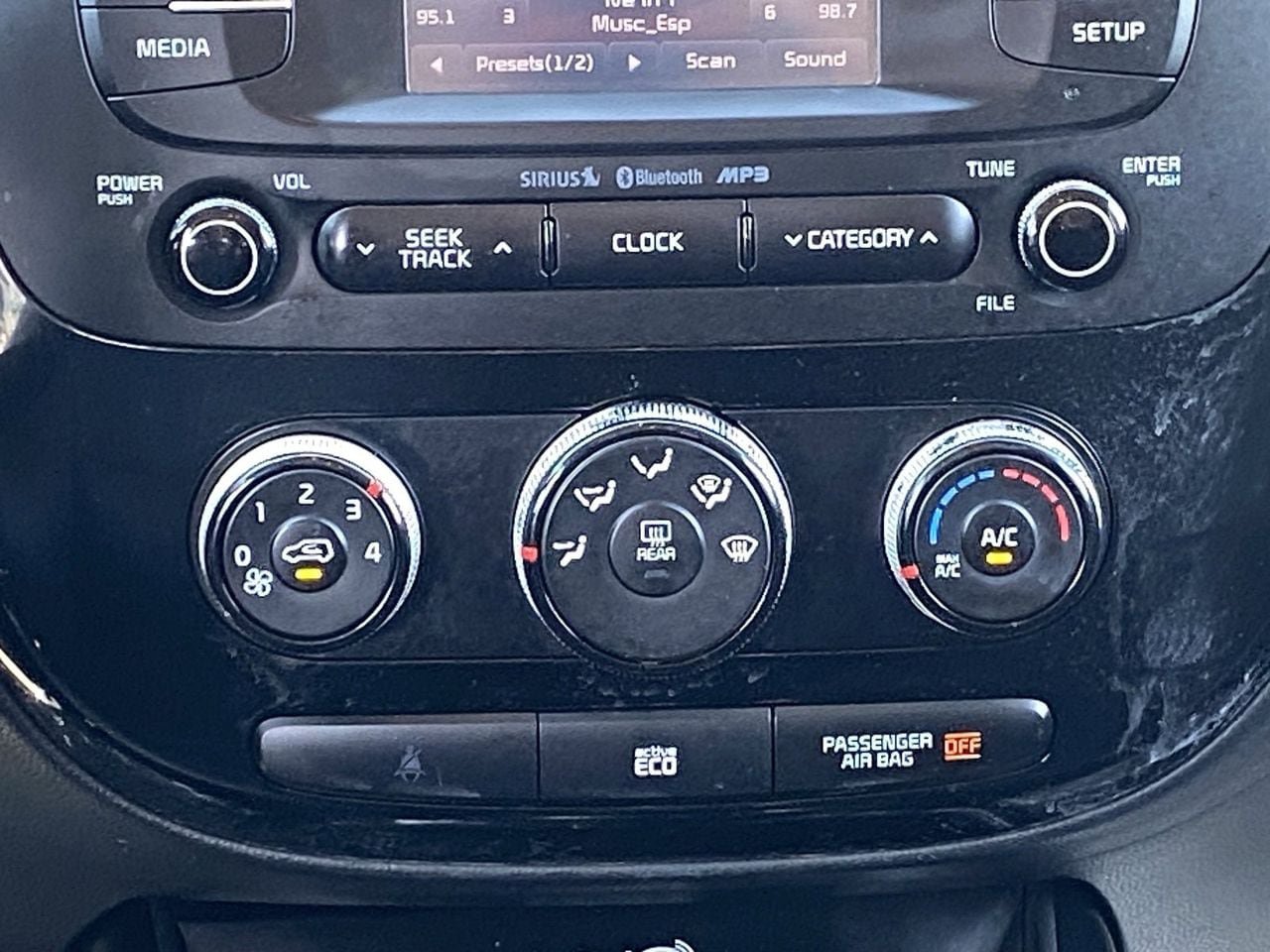 Used 2016 Kia Soul ! FWD image 19