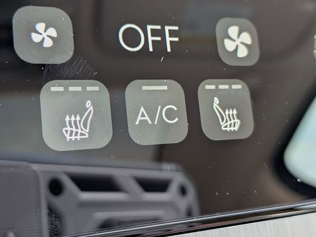 Used 2026 Genesis GV70 2.5T Select image 25