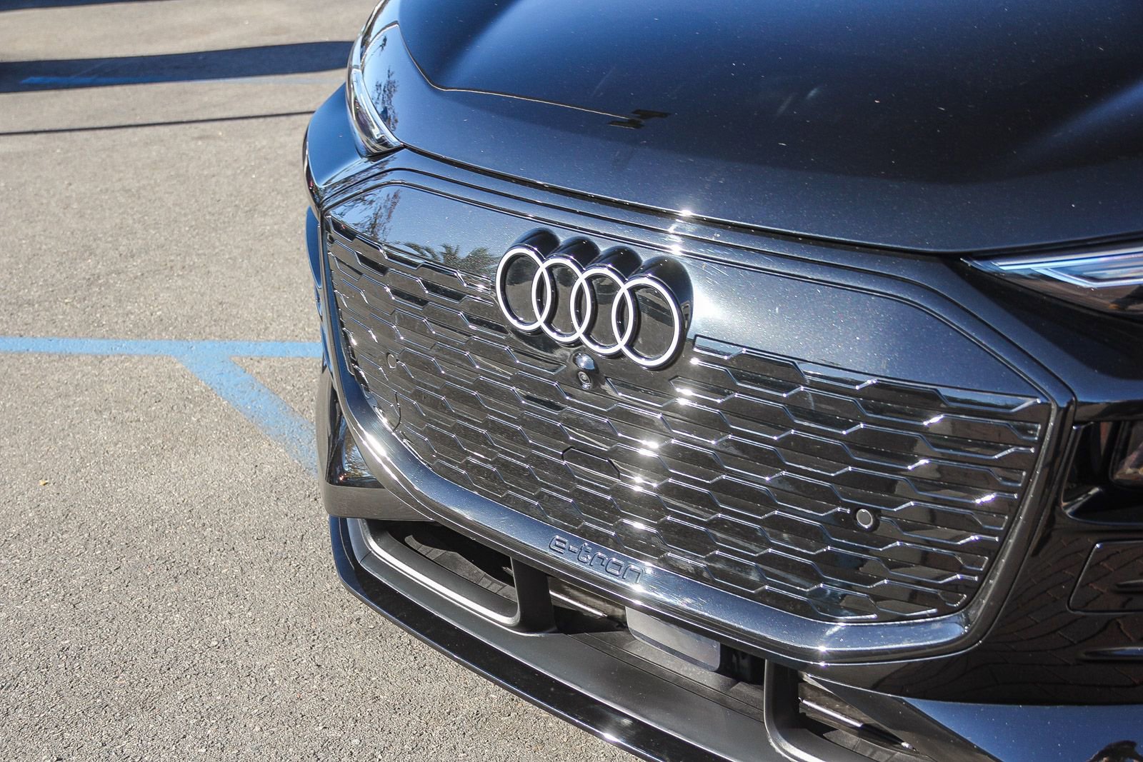 Certified 2025 Audi Q6 e-tron Premium w/ Convenience Package image 13