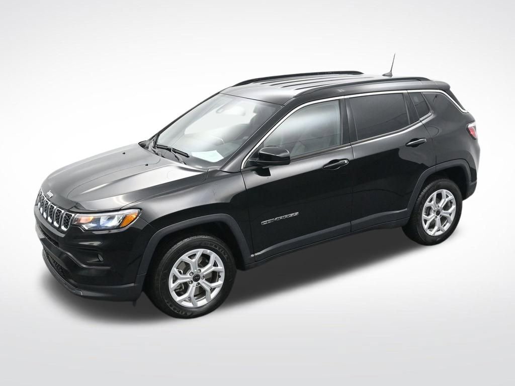 Used 2025 Jeep Compass Latitude image 21