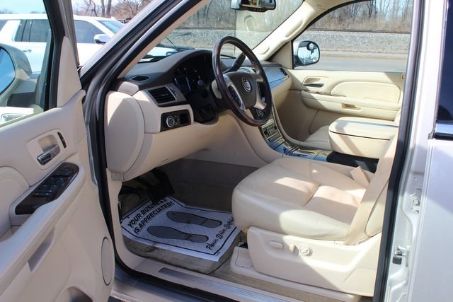 Used 2007 Cadillac Escalade EXT w/ Information Package image 17