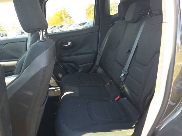 Used 2016 Jeep Renegade Latitude AWD/4WD image 15