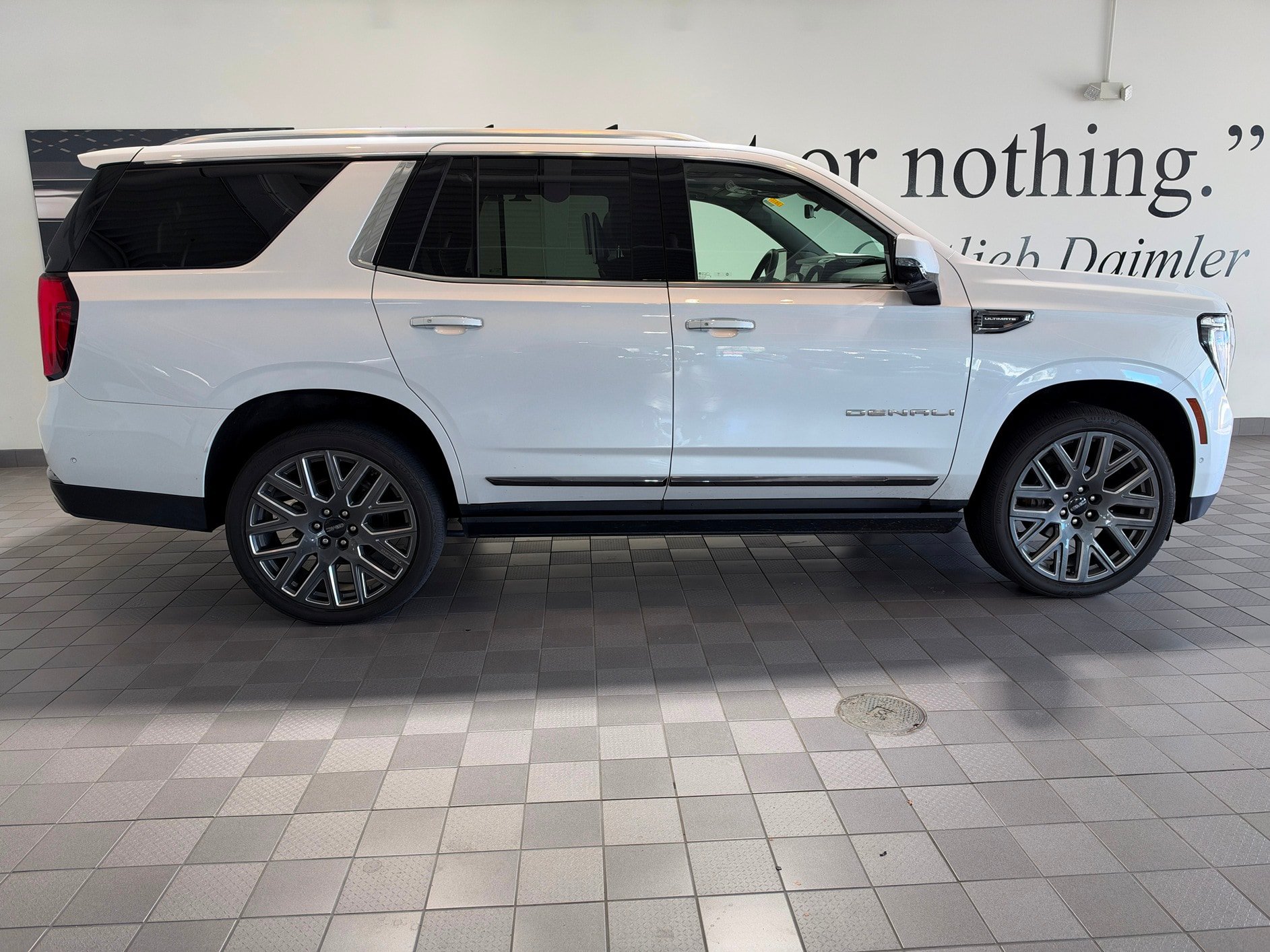 Used 2025 GMC Yukon Denali Ultimate AWD/4WD image 3