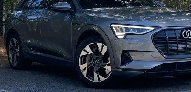 Used 2021 Audi e-tron Premium w/ Convenience Plus Package image 11