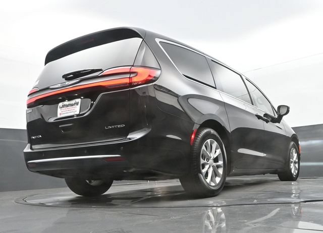 Used 2026 Chrysler Pacifica Limited FWD image 28