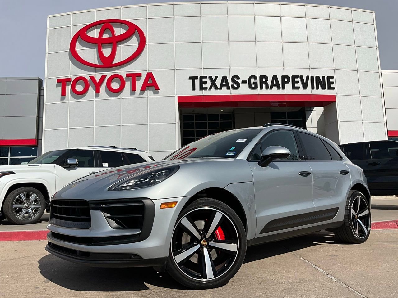 Used 2022 Porsche Macan S image 2