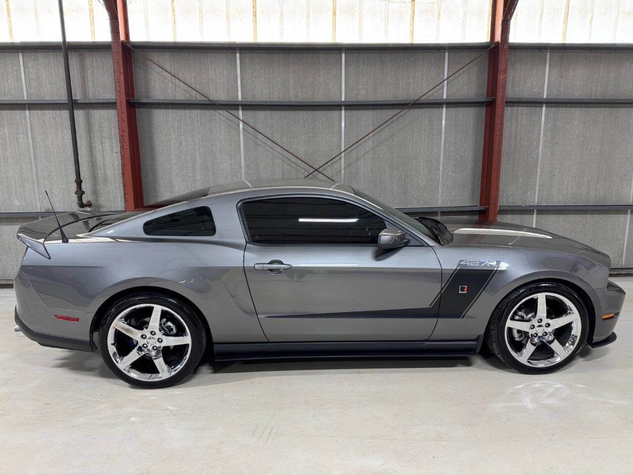 Used 2010 Ford Mustang GT Premium image 15