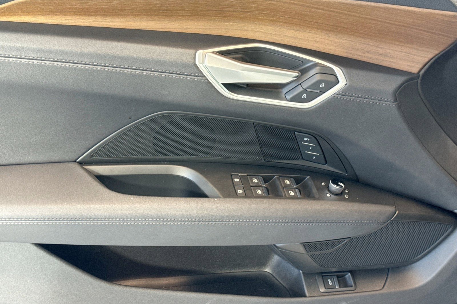 Used 2022 Audi e-tron GT Premium Plus image 17