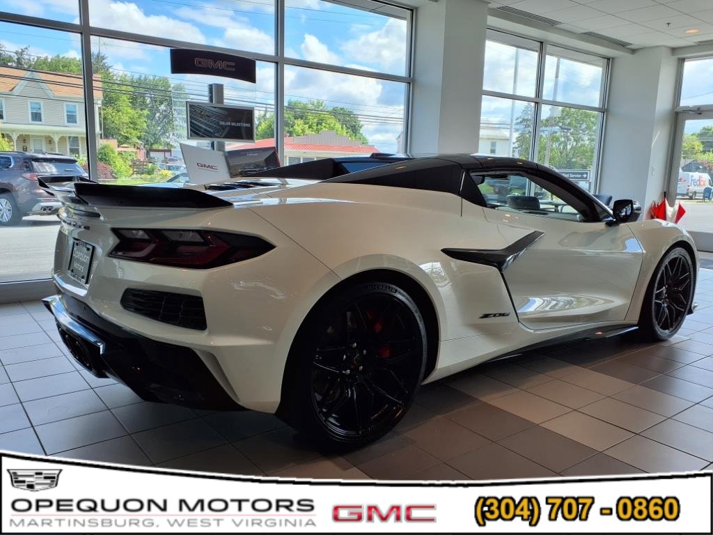Used 2024 Chevrolet Corvette Z06 RWD image 4