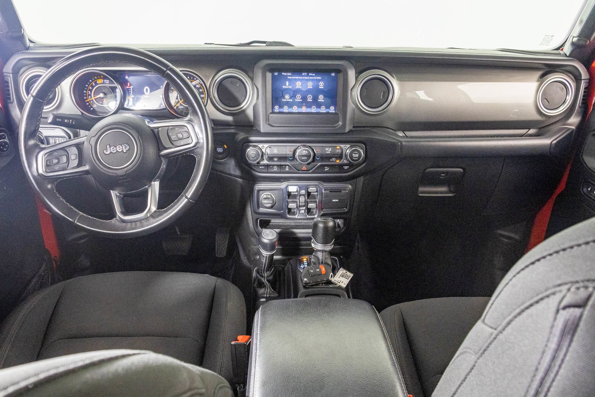 Used 2019 Jeep Wrangler Unlimited Sahara AWD/4WD image 22