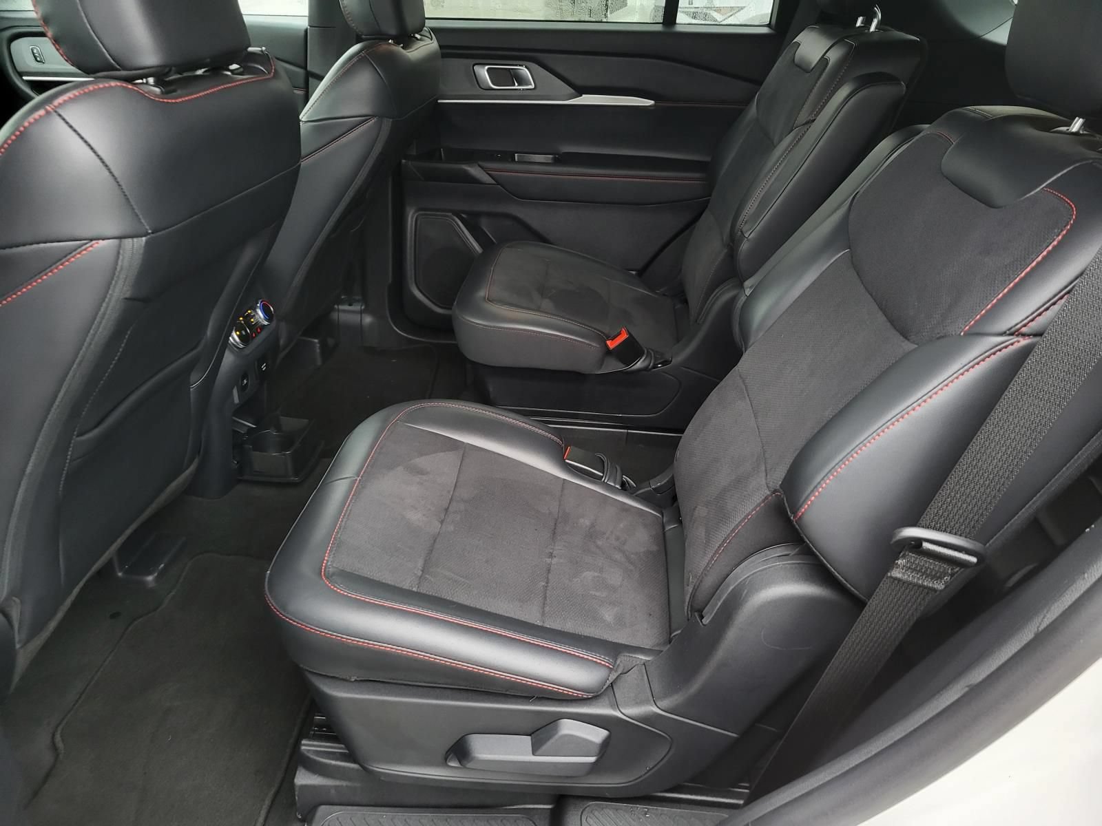 Used 2025 Ford Explorer ST AWD/4WD image 12